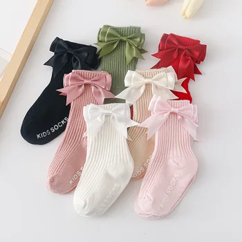 Носки в пол для новорожденных девочек с буквенным рисунком и бантом, нескользящие носки для прогулок для малышей, носки для экипажа для детей младенческого возраста