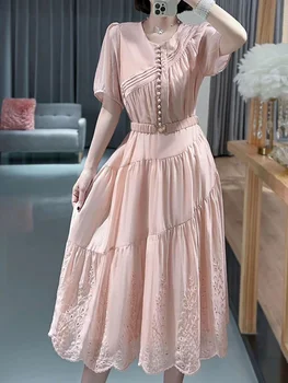 Высококачественное платье с поясом во французском стиле 2023, летнее новое модное однотонное платье трапециевидной формы 91521