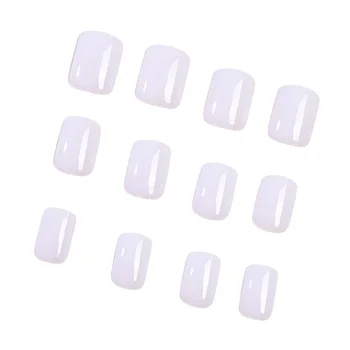 Перламутрово-белые короткие накладные ногти Стильные однотонные глянцевые гвозди для ежедневного использования мастером маникюра