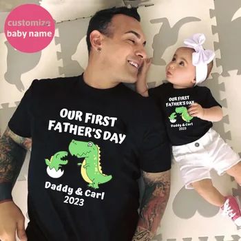 Новое пользовательское название Наших первых семейных рубашек с принтом динозавра на День отца, футболки для папы и малыша Выглядят как наряды на День отца