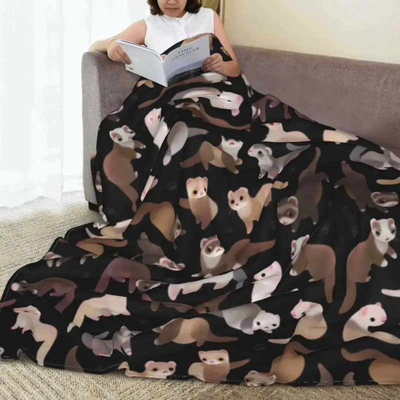 Одеяло из темной фланели для Хорька Качественное Теплое Мягкое Кавайное Постельное Белье для животных, Покрывало для дивана-кровати для зимнего Пикника, Эстетичное Покрывало для кровати - 0
