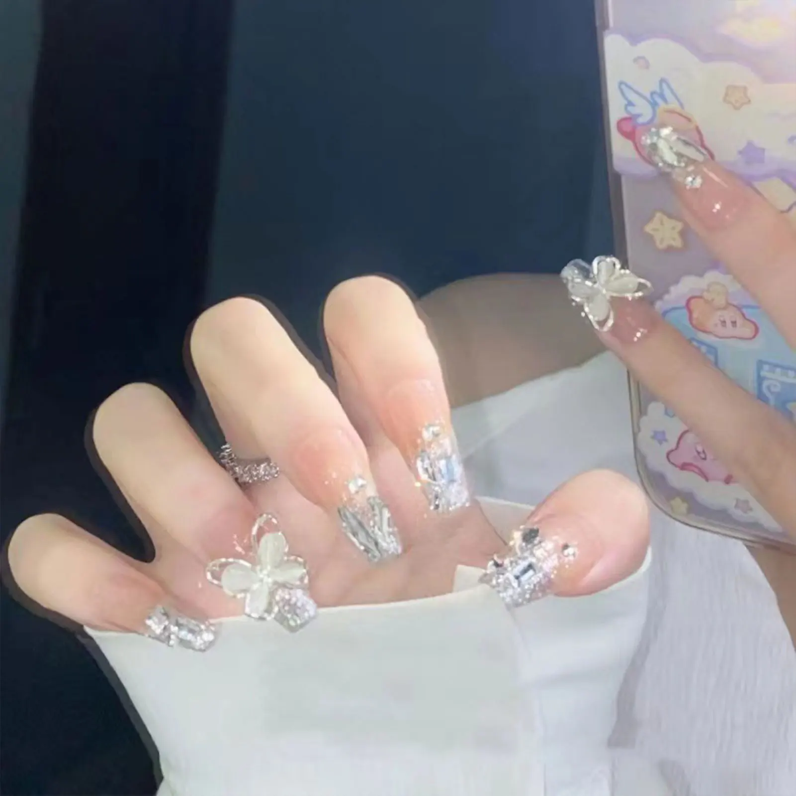 Длинные квадратные прозрачные накладные ногти Уникальные модные украшения для ногтей, подчеркивающие нежность рук - 2