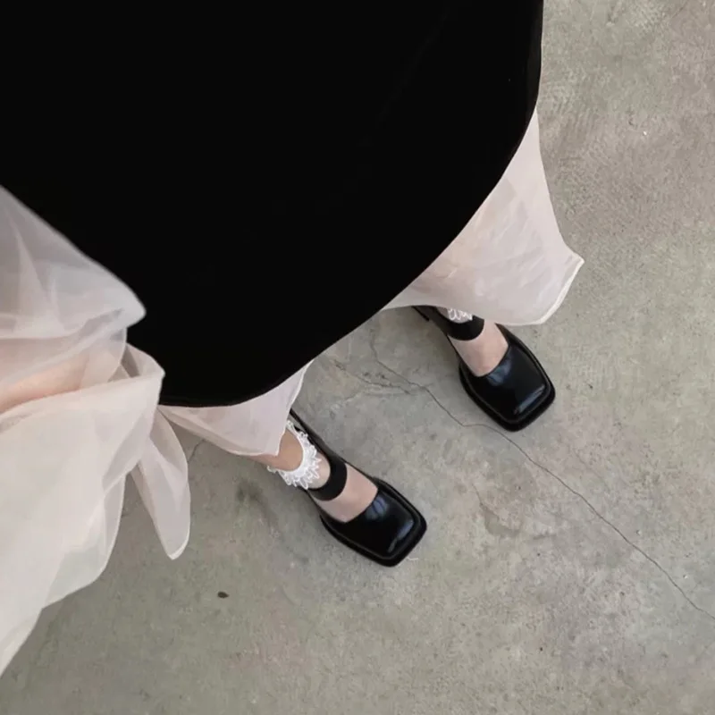 Черные дизайнерские туфли Мэри Джейнс на платформе в стиле панк, женские туфли-лодочки на высоком каблуке из лакированной кожи с квадратным носком в готическом стиле - 3