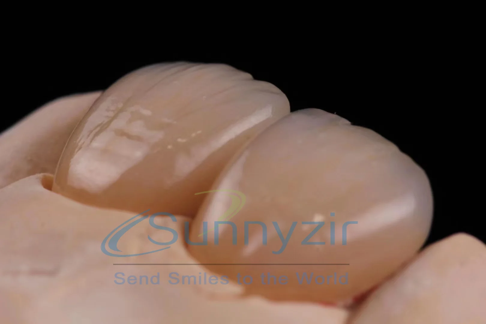 Sunnyzir Стоматологический цирконий Многослойная Открытая система 98 * 14 мм Стоматологический циркониевый блок CAD CAM Прозрачность 57% Прочность ≥1200 - 5